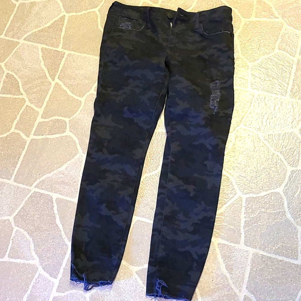 Camo pants 👖💋 - Picture 3 of 14